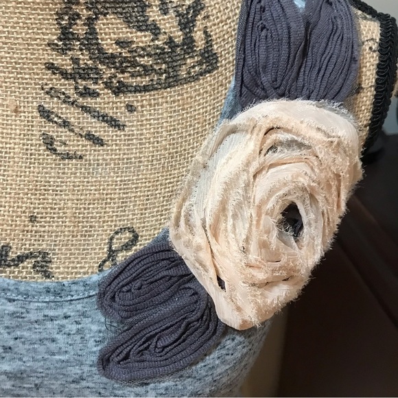 ▪️Tank with Flower Adornment - Picture 2 of 7